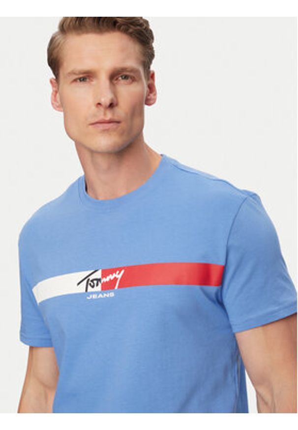 Tommy Jeans T-Shirt DM0DM22539 Niebieski Regular Fit. Kolor: niebieski. Materiał: bawełna