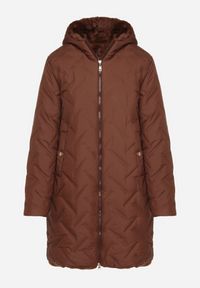 Born2be - Brązowa Długa Kurtka Dwustronna z Pikowanymi Przeszyciami i Kapturem Olidia. Okazja: na spacer, na co dzień. Kolor: brązowy. Materiał: dzianina, jeans, futro, poliester. Długość: długie. Styl: casual, elegancki #5