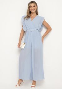 Born2be - Jasnoniebieski Plisowany Kombinezon z Szerokimi Nogawkami i Wiązanym Paskiem Audra. Okazja: na co dzień. Kolor: niebieski. Sezon: wiosna, lato. Styl: elegancki, casual #5
