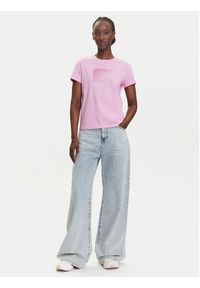 Tommy Jeans T-Shirt Gradient Flag DW0DW20905 Różowy Regular Fit. Kolor: różowy. Materiał: bawełna. Wzór: gradientowy