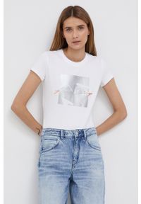 Armani Exchange T-shirt damski kolor biały. Okazja: na co dzień. Kolor: biały. Materiał: dzianina. Wzór: aplikacja. Styl: casual