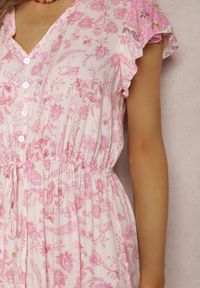 Renee - Jasnoróżowa Sukienka z Wiskozy Dyniche. Kolor: różowy. Materiał: wiskoza. Wzór: kolorowy. Sezon: lato. Typ sukienki: asymetryczne #4