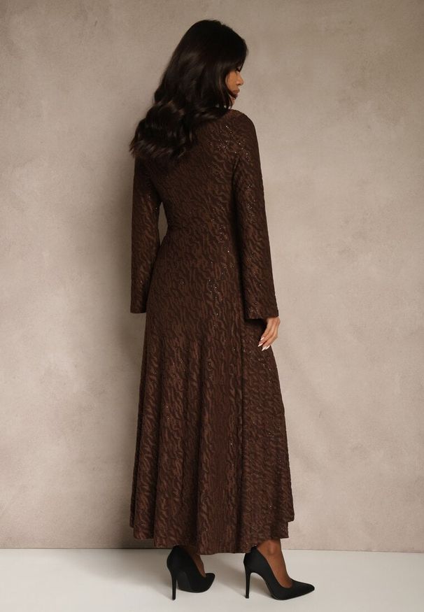 Renee - Brązowa Rozkloszowana Sukienka Longsleeve w Zebrę Zdobiona Brokatem Mevilisa. Kolor: brązowy. Długość rękawa: długi rękaw. Wzór: motyw zwierzęcy, aplikacja. Styl: klasyczny