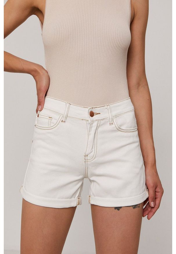 Haily's - Szorty jeansowe. Okazja: na co dzień. Stan: podwyższony. Kolor: biały. Materiał: jeans. Styl: casual