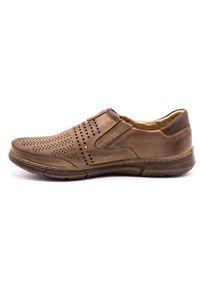Polbut Buty męskie na lato J51 brązowe. Okazja: na spacer. Zapięcie: bez zapięcia. Kolor: brązowy. Materiał: skóra, guma. Wzór: ażurowy. Sezon: lato. Styl: klasyczny #9