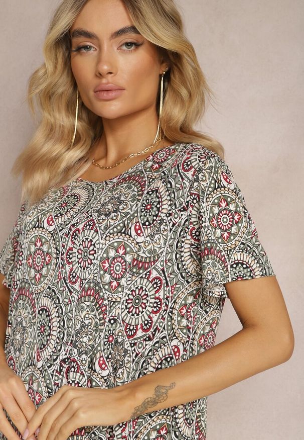 Renee - Zielono-Różowa Krótka Sukienka w Stylu Boho z Elastycznej Wiskozy z Krótkimi Rękawami Ailoni. Kolor: zielony. Materiał: wiskoza. Długość rękawa: krótki rękaw. Sezon: wiosna, lato. Styl: boho. Długość: mini