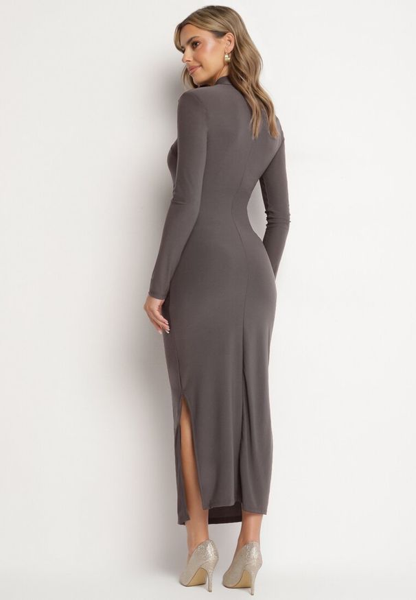 Born2be - Szara Dopasowana Sukienka z Półgolfem Trenem i Rozcięciem Miredi. Kolor: szary. Styl: elegancki
