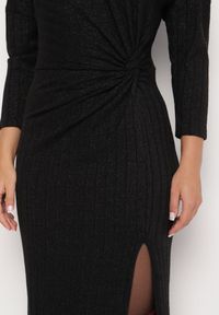 Born2be - Czarna Sukienka z Wiskozą Ozdobiona Wiązaniem i Metaliczną Nicią Ellinira. Okazja: na co dzień. Kolor: czarny. Materiał: wiskoza. Wzór: aplikacja. Typ sukienki: proste. Styl: casual, elegancki #6