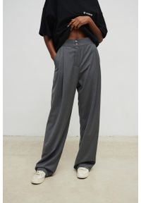 Marsala - Eleganckie spodnie z prostą nogawką w kolorze GRAPHITE - CHARM-L. Okazja: na co dzień. Materiał: materiał, poliester. Wzór: gładki. Styl: elegancki #1