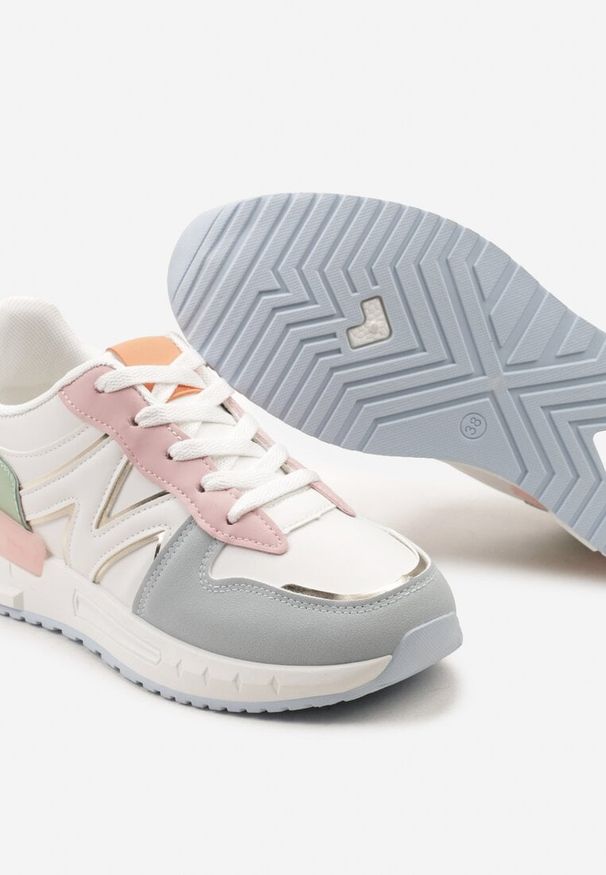 Born2be - Biało-Niebieskie Sznurowane Sneakersy na Płaskiej Podeszwie z Metalicznym Wykończeniem Vivamarie. Okazja: na co dzień. Nosek buta: okrągły. Zapięcie: sznurówki. Kolor: biały. Wzór: aplikacja. Obcas: na płaskiej podeszwie. Wysokość obcasa: niski