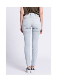 Wrangler - WRANGLER HIGH SKINNY DAMSKIE SPODNIE JEANSOWE JEANS FAVOURITE LIGHT W27HX884I