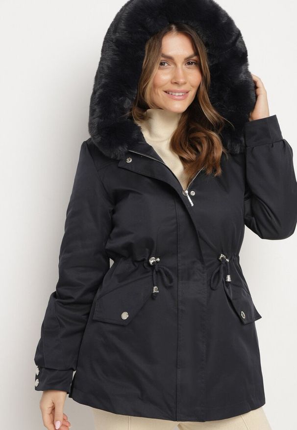Born2be - Granatowa Kurtka Parka z Odpinanym Futerkowym Obszyciem przy Kapturze Inelithrae. Kolor: niebieski. Materiał: tkanina. Sezon: zima