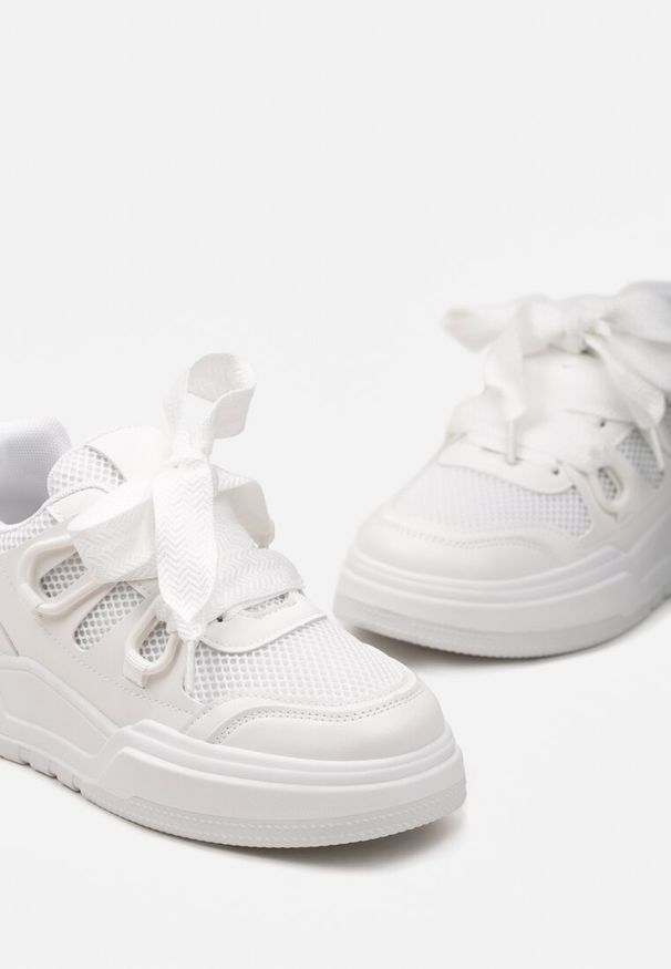 Renee - Białe Sneakersy na Grubej Podeszwie z Ozdobnymi Sznurówkami Zeldema. Okazja: na co dzień. Zapięcie: sznurówki. Kolor: biały. Materiał: jeans