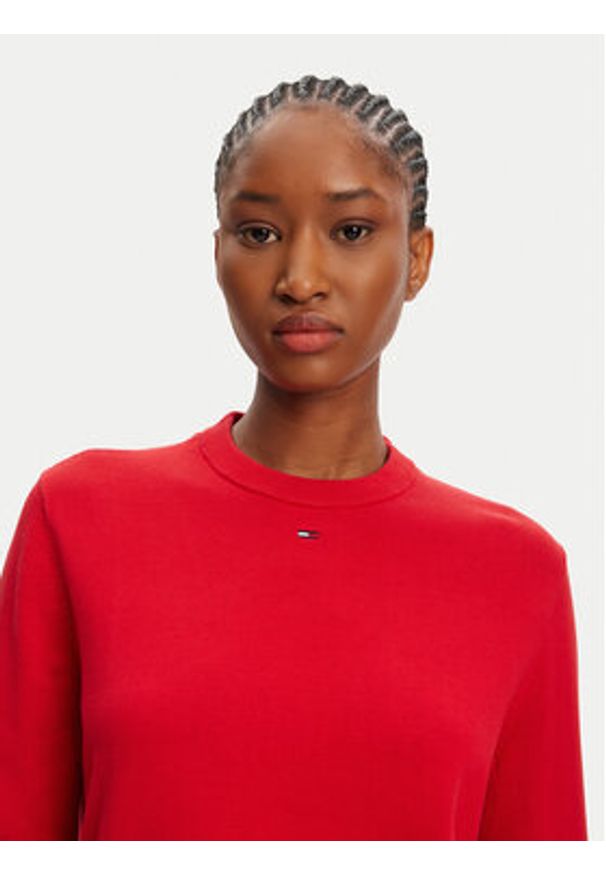 Tommy Jeans Sweter Essential DW0DW20159 Czerwony Regular Fit. Kolor: czerwony. Materiał: bawełna
