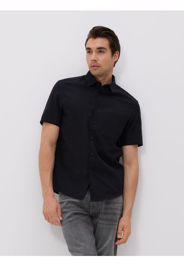 Reserved - Koszula regular z dodatkiem lnu - czarny. Kolor: czarny. Materiał: len