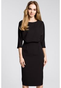 MOE - Sukienka elegancka midi kimonowa góra i dopasowany dół czarna. Okazja: do pracy, na spotkanie biznesowe, na randkę. Kolor: czarny. Typ sukienki: dopasowane. Styl: elegancki. Długość: midi #1