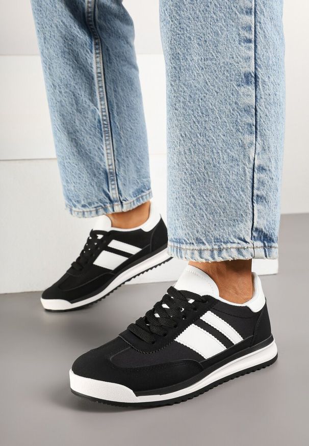 Renee - Czarne Sneakersy w Stylu Tenisówek Ozdobione Paskami Lilmi. Okazja: na co dzień. Zapięcie: pasek. Kolor: czarny. Materiał: jeans. Wzór: aplikacja. Obcas: na płaskiej podeszwie