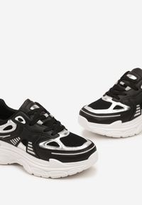Renee - Czarne Sneakersy na Tłoczonej Podeszwie z Ozdobnymi Wstawkami Lanevi. Kolor: czarny. Wzór: kolorowy, aplikacja