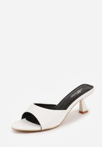 Born2be - Białe Klapki na Kaczuszce z Otwartym Noskiem Calenatia. Okazja: na co dzień. Nosek buta: otwarty. Kolor: biały. Sezon: lato. Obcas: na szpilce. Styl: casual, wizytowy #7