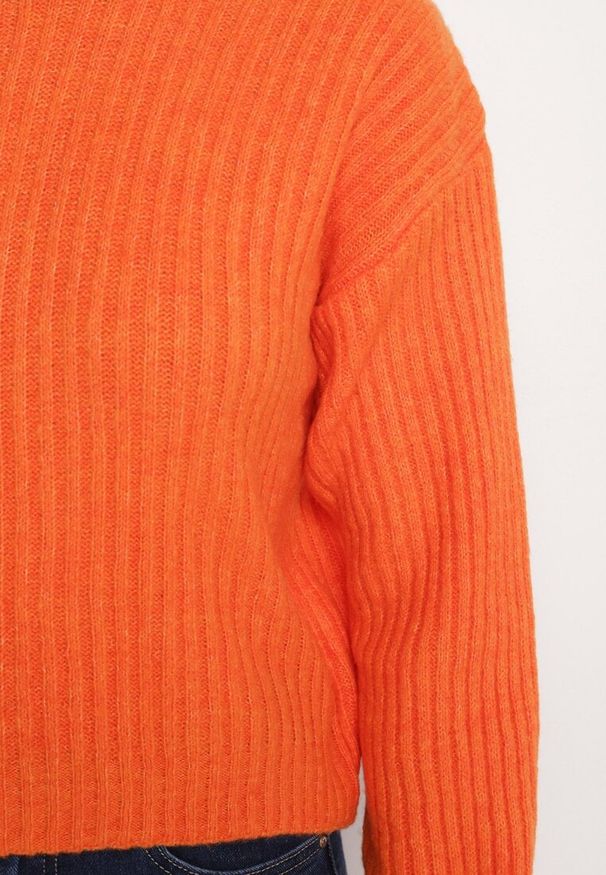 Born2be - Pomarańczowy Sweter o Pudełkowym Kroju z Prążkowanym Tłoczeniem Omelis. Okazja: na co dzień. Kolor: pomarańczowy. Materiał: prążkowany. Długość rękawa: długi rękaw. Długość: długie. Styl: elegancki, casual