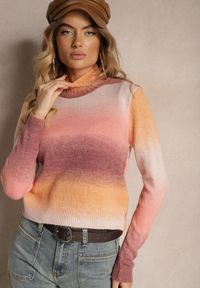 Renee - Jasnoróżowy Golf z Kolorowym Efektem Ombre o Prostym Kroju Ferentina. Okazja: na co dzień. Typ kołnierza: golf. Kolor: różowy. Materiał: jeans. Wzór: kolorowy. Styl: casual, elegancki