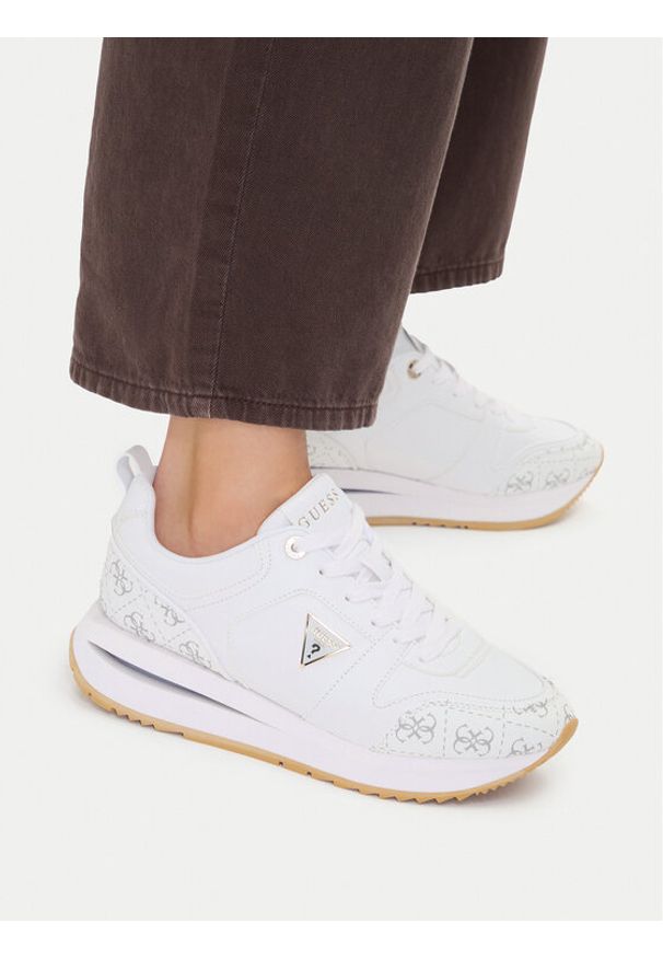 Guess Sneakersy FLTEVR ELE12 Biały. Kolor: biały. Materiał: skóra