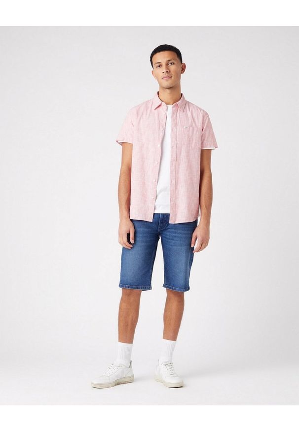 Wrangler - WRANGLER COLTON SHORTS MĘSKIE SZORTY KRÓTKIE SPODENKI BLUE ARCADE W15VYL31Q 112145846. Długość: krótkie