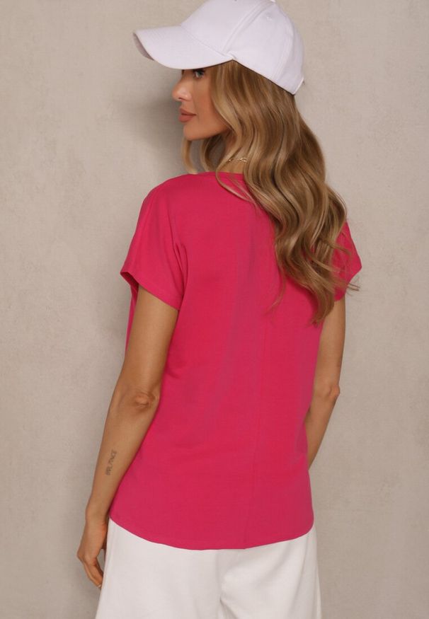 Renee - Fuksjowy T-shirt z Bawełny z Dekoltem w Serek Linithiela. Okazja: na spacer, na co dzień. Typ kołnierza: dekolt w serek. Kolor: różowy. Materiał: bawełna. Styl: casual