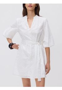 Reserved - Ażurowa sukienka mini - biały. Kolor: biały. Materiał: bawełna. Wzór: ażurowy. Typ sukienki: proste. Długość: mini