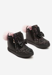 Born2be - Czarne Botki na Ukrytym Koturnie z Brokatem Kokardą i Futrzanym Pomponem Mazidra. Okazja: na imprezę, na co dzień. Kolor: czarny. Materiał: futro. Styl: casual