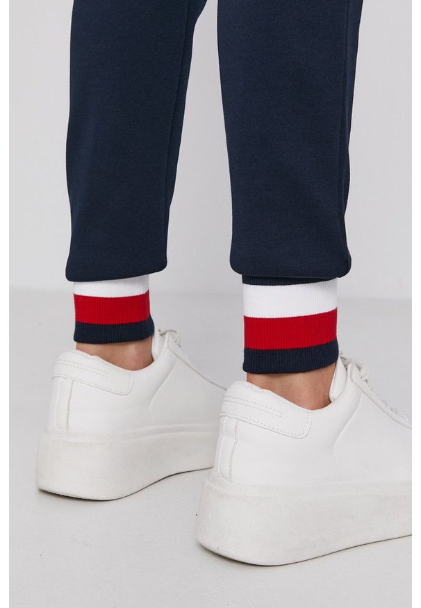 TOMMY HILFIGER - Tommy Hilfiger Spodnie damskie kolor granatowy gładkie. Kolor: niebieski. Materiał: dzianina. Wzór: gładki