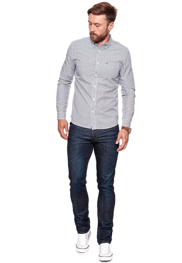 Wrangler - KOSZULA WRANGLER LS 1PKT BUTTON DOWN NAVY W5874SQ35 112129583. Typ kołnierza: button down. Materiał: materiał. Wzór: paski