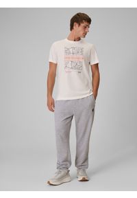 4f - 4F T-shirt regular z nadrukiem męski - kremowy S. Okazja: na co dzień, do pracy, na spacer. Kolor: kremowy. Materiał: bawełna, materiał. Wzór: nadruk. Styl: casual #2