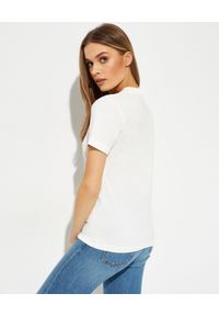 MONCLER - Biały t-shirt z ozdobnym logo. Kolor: biały. Materiał: bawełna