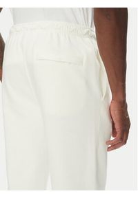 Nike Spodnie dresowe FN3801 Écru Regular Fit. Materiał: bawełna #3