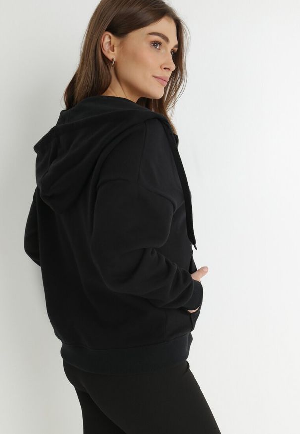Born2be - Czarna Bluza z Kapturem i Suwakiem Oversize Hil. Typ kołnierza: kaptur. Kolor: czarny. Materiał: dzianina, polar. Długość rękawa: długi rękaw. Długość: długie. Styl: sportowy