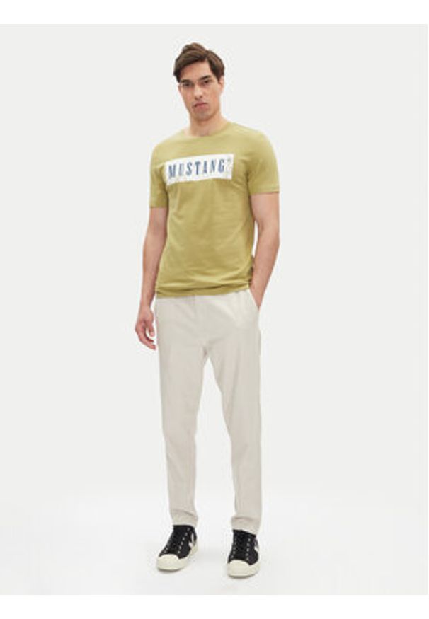 Mustang T-Shirt Austin 1016274 Zielony Regular Fit. Kolor: zielony. Materiał: bawełna