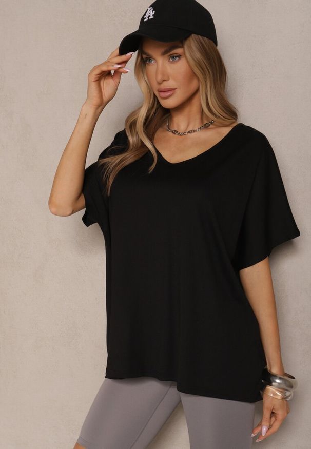 Renee - Czarny T-shirt z Wiskozą w Stylu Nietoperza Liofala. Okazja: na co dzień. Kolor: czarny. Materiał: wiskoza. Styl: elegancki, casual