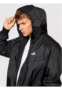 Nike Kurtka do biegania Sportswear Windrunner DA0001 Czarny Standard Fit. Kolor: czarny. Materiał: syntetyk