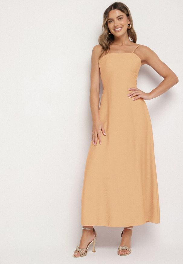 Born2be - Pomarańczowa Rozkloszowana Sukienka z Wiskozą Meravela. Okazja: na co dzień. Kolor: pomarańczowy. Materiał: wiskoza. Długość rękawa: na ramiączkach. Styl: casual, elegancki