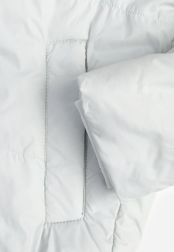 Renee - Miętowa Kurtka z Szerokim Pikowaniem i Nieodpinanym Kapturem Ninilira. Okazja: na spacer. Kolor: miętowy. Materiał: jeans