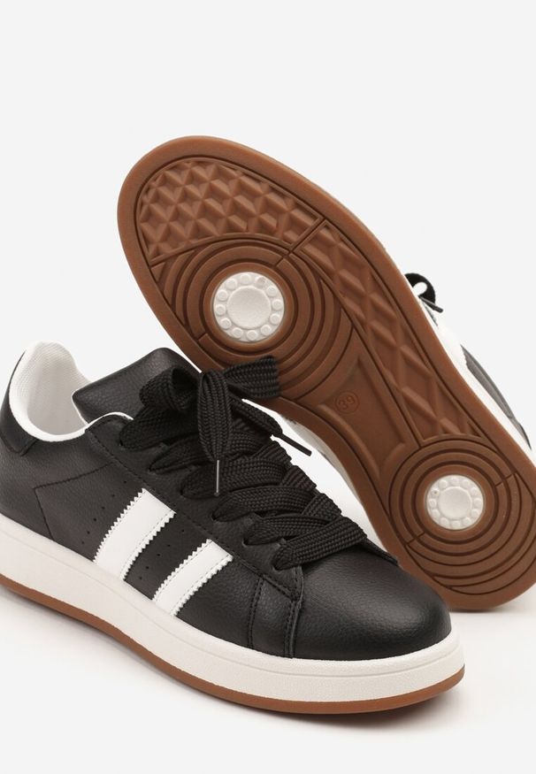 Czarne sneakersy Born2be na co dzień, w paski