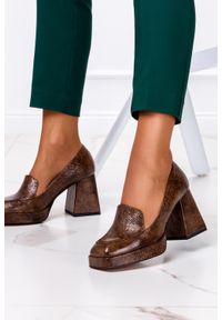 Casu - Beżowe mokasyny na klocku polska skóra casu 09163. Kolor: beżowy, brązowy, wielokolorowy. Materiał: skóra #1