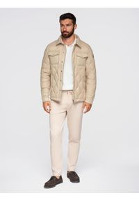 Ombre Clothing - Pikowana kurtka męska w koszulowym fasonie – beżowa V1 - Rozmiar: L. Okazja: na co dzień. Kolor: beżowy. Materiał: poliester, materiał. Wzór: aplikacja. Styl: casual, elegancki #10