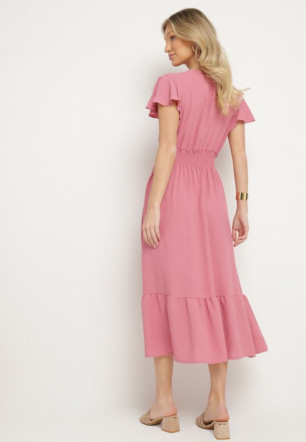 Born2be - Różowa Sukienka o Rozkloszowanym Kroju z Kopertowym Dekoltem i Gumką w Talii Reiliana. Okazja: na co dzień, na imprezę. Typ kołnierza: dekolt kopertowy. Kolor: różowy. Typ sukienki: kopertowe. Styl: casual, elegancki