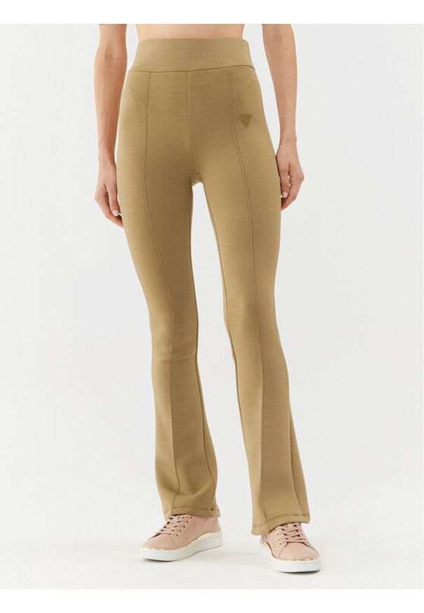 Guess Spodnie dresowe Allie V3RB16 K7UW2 Brązowy Regular Fit. Kolor: brązowy. Materiał: wiskoza