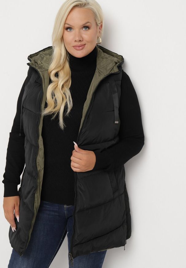 Born2be - Czarna Pikowana Kamizelka Dwustronna z Kapturem i Troczkami Nevetiani. Typ kołnierza: kaptur. Kolor: czarny. Materiał: jeans. Styl: elegancki