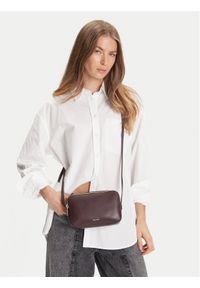 Calvin Klein Torebka Foil Logo Elongated Camera Bag LV04F3276G Bordowy. Kolor: czerwony. Materiał: skórzane #1