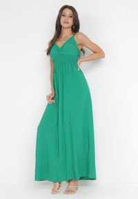 Born2be - Ciemnozielona Sukienka Cadole. Kolor: zielony. Materiał: bawełna. Długość rękawa: na ramiączkach. Typ sukienki: kopertowe. Styl: wakacyjny. Długość: maxi