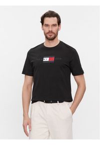 TOMMY HILFIGER - Tommy Hilfiger T-Shirt Flag Tee MW0MW37859 Czarny Regular Fit. Kolor: czarny. Materiał: bawełna